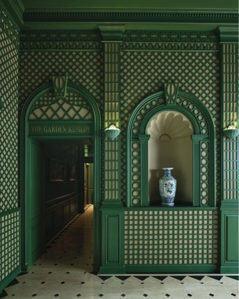 Maison Mystique